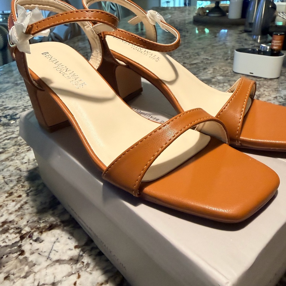 Touch Ups by Benjamin Walk leather heel size 7W Tan/Caramel Color
